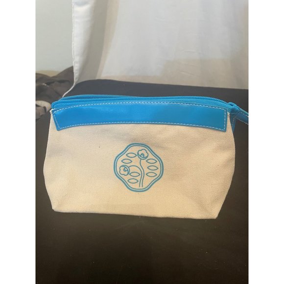 Zippered White and Blue Makeup Bag New from Shiseido Suncare - Picture 1 of 5